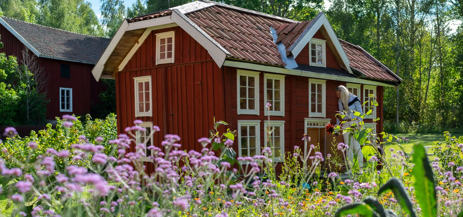 Lekstugan för alla barn på Hälsingegården Erik-Anders är verkligen en miniatyr av den stora gården.