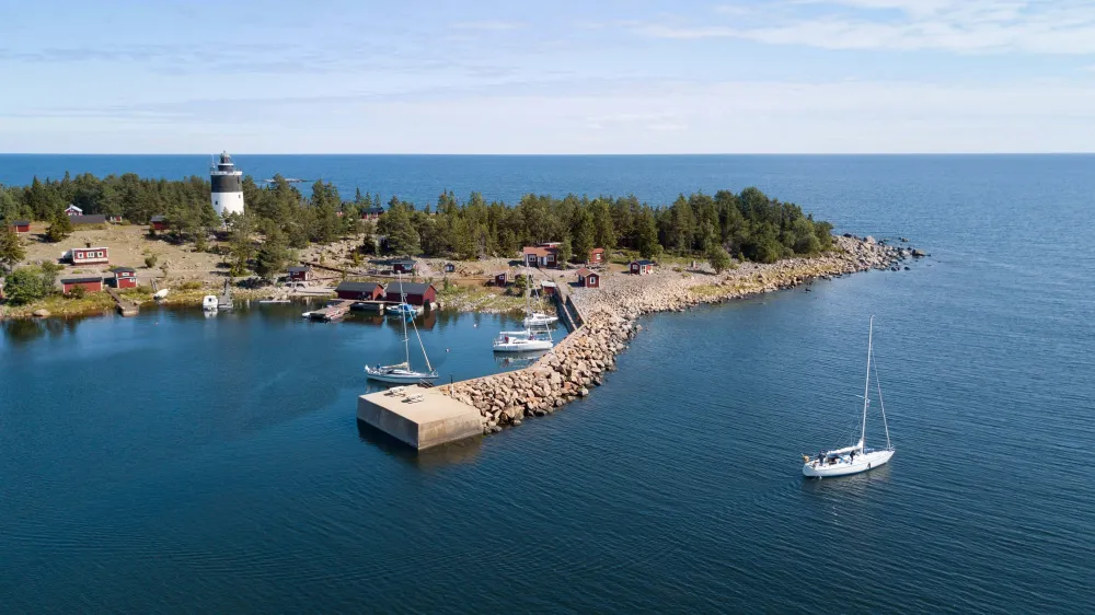 Fyrhamnen på ön Storjungfrun i Söderhamns skärgård