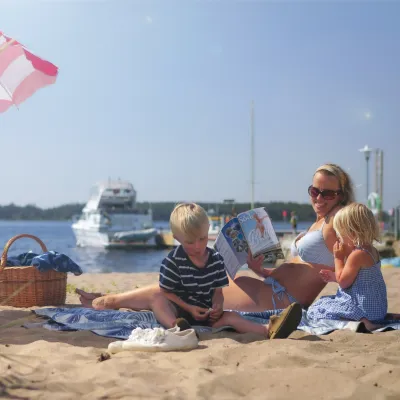 Strandhugg på stranden på ön Enskärsoren