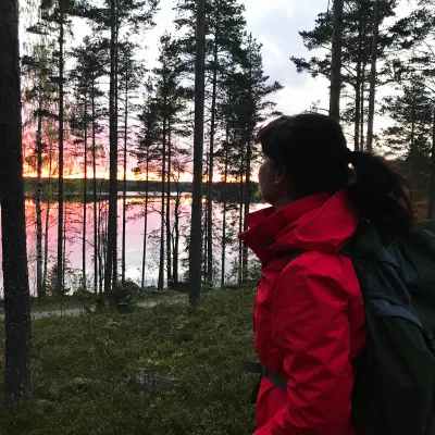 Vandring på Mostigen med utsikt över Bocksjön