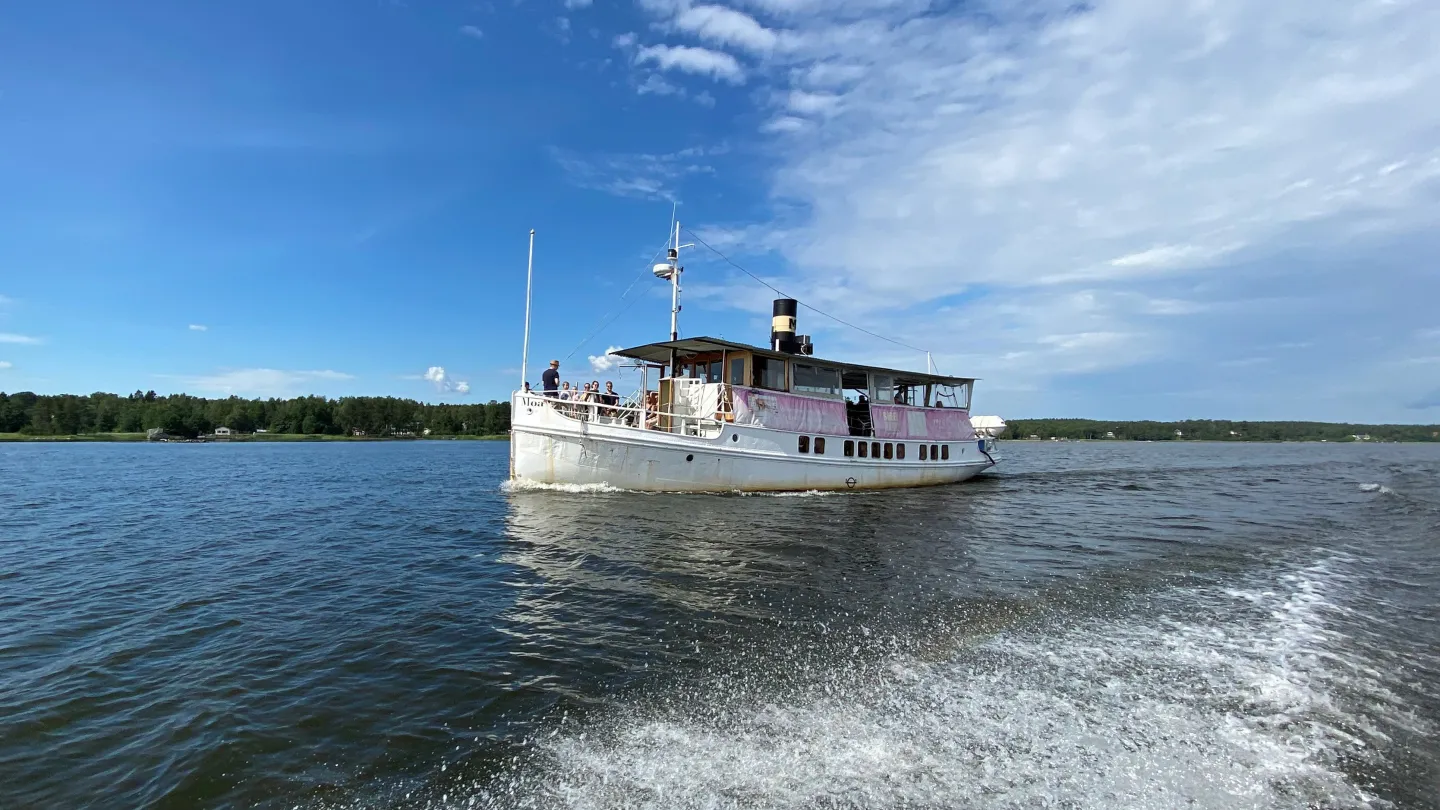 Turbåten M/S Moa i Söderhamns skärgård